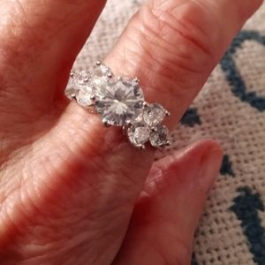 A sparkling beauty. Well made. White gold.